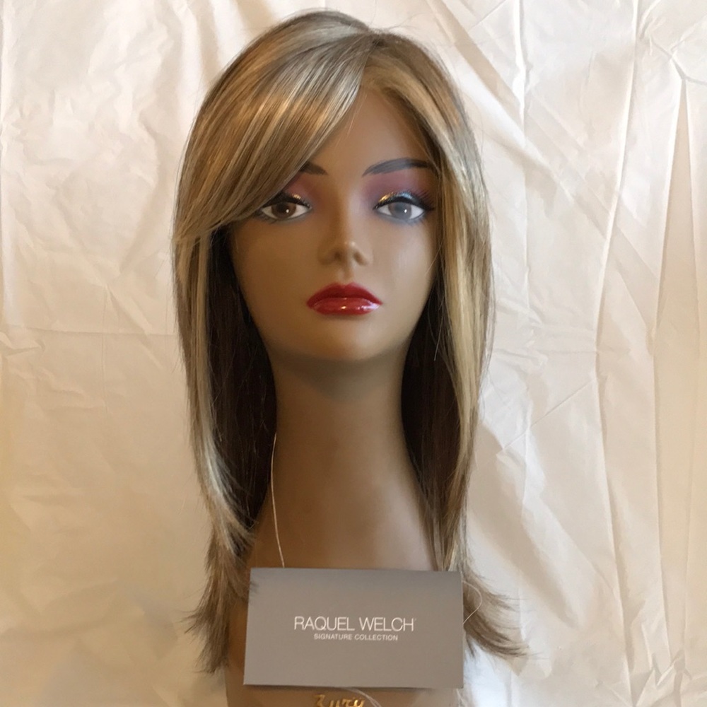 Raquel Welch Star Quality Wig NWT